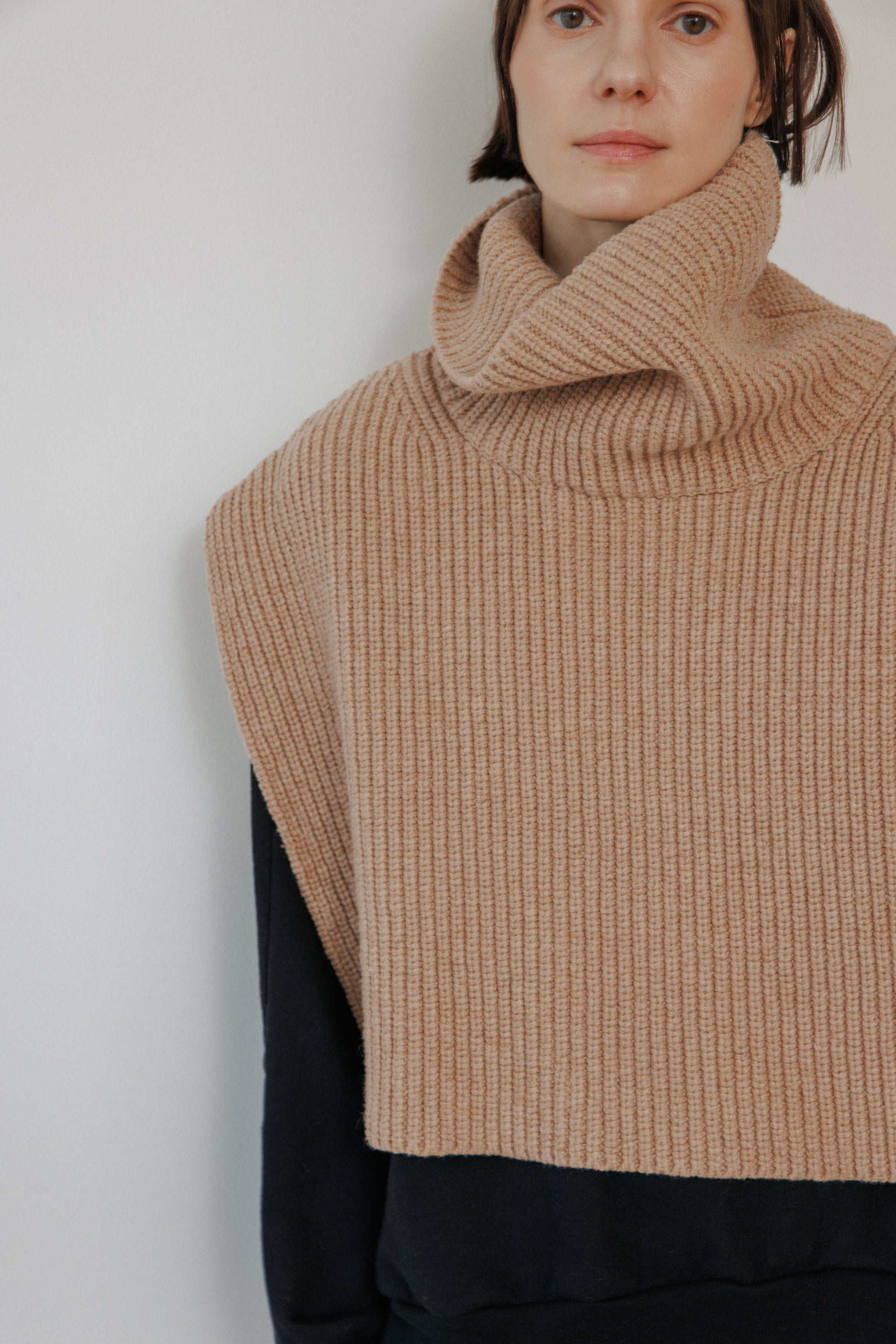 Rib Poncho : Muslin