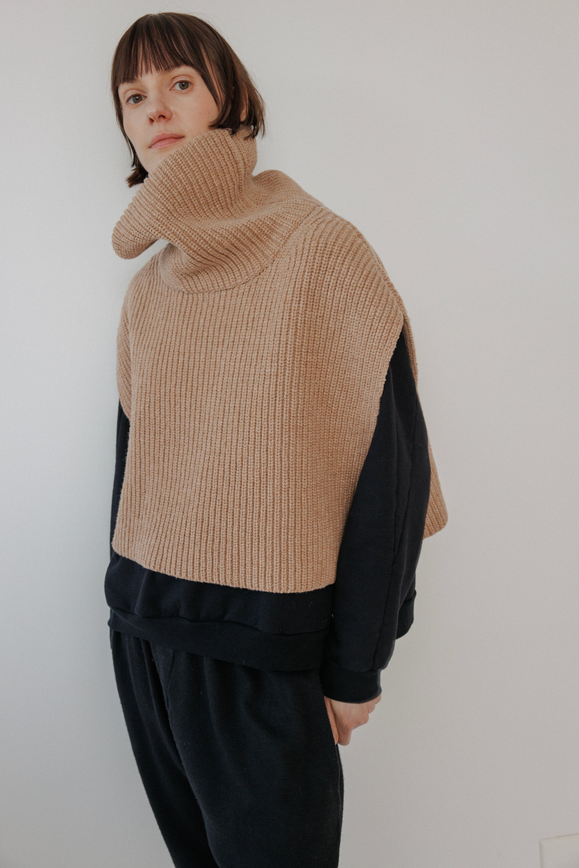 Rib Poncho : Muslin