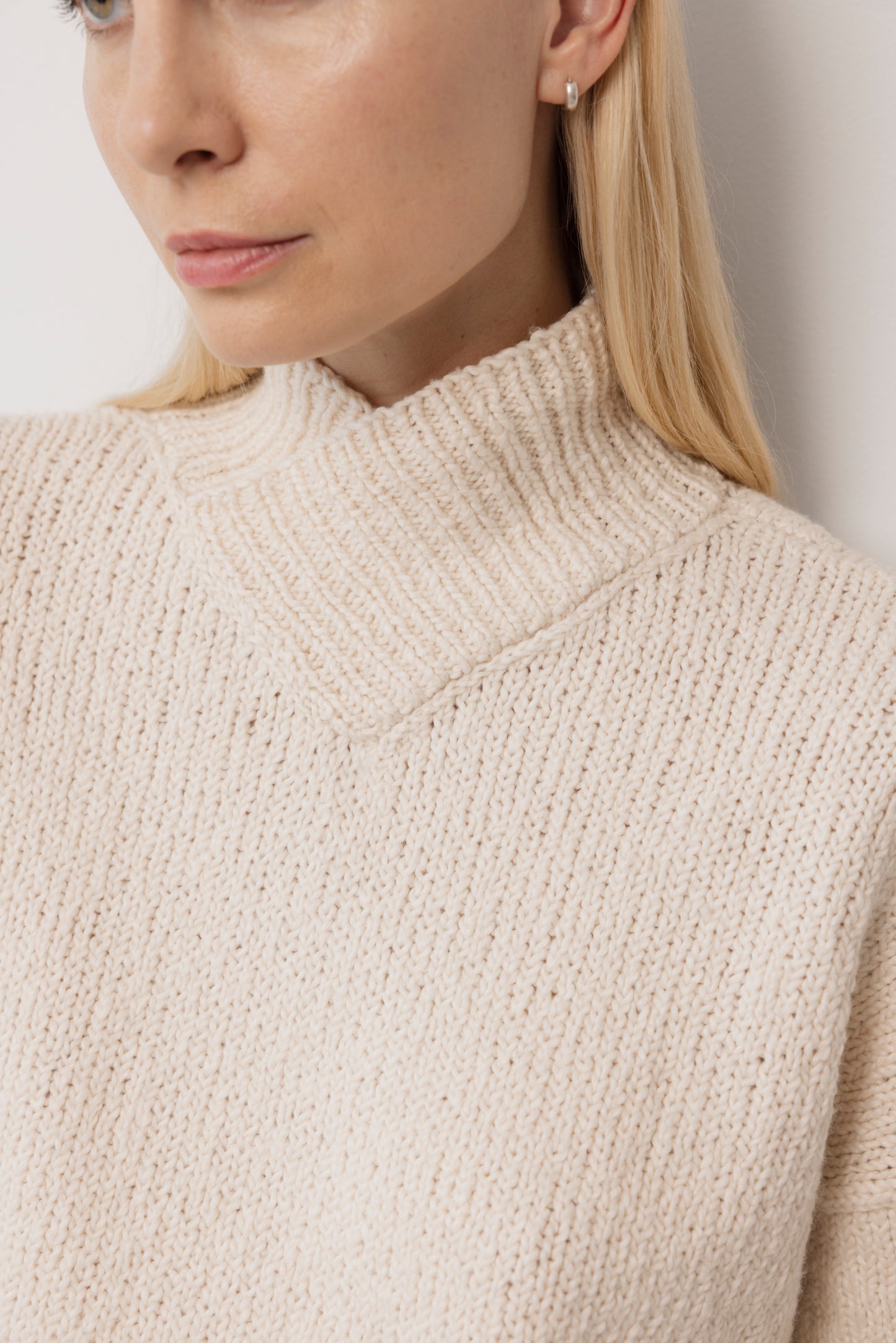 Cross Neck Pullover : Natural