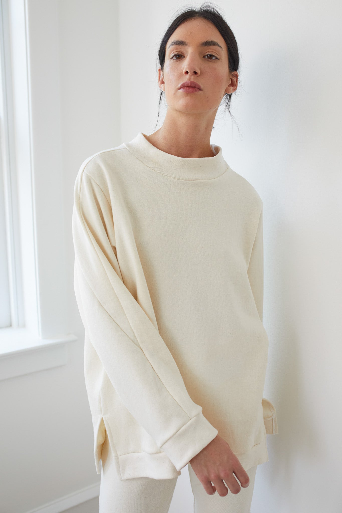 Open outlet neck sweatshirt