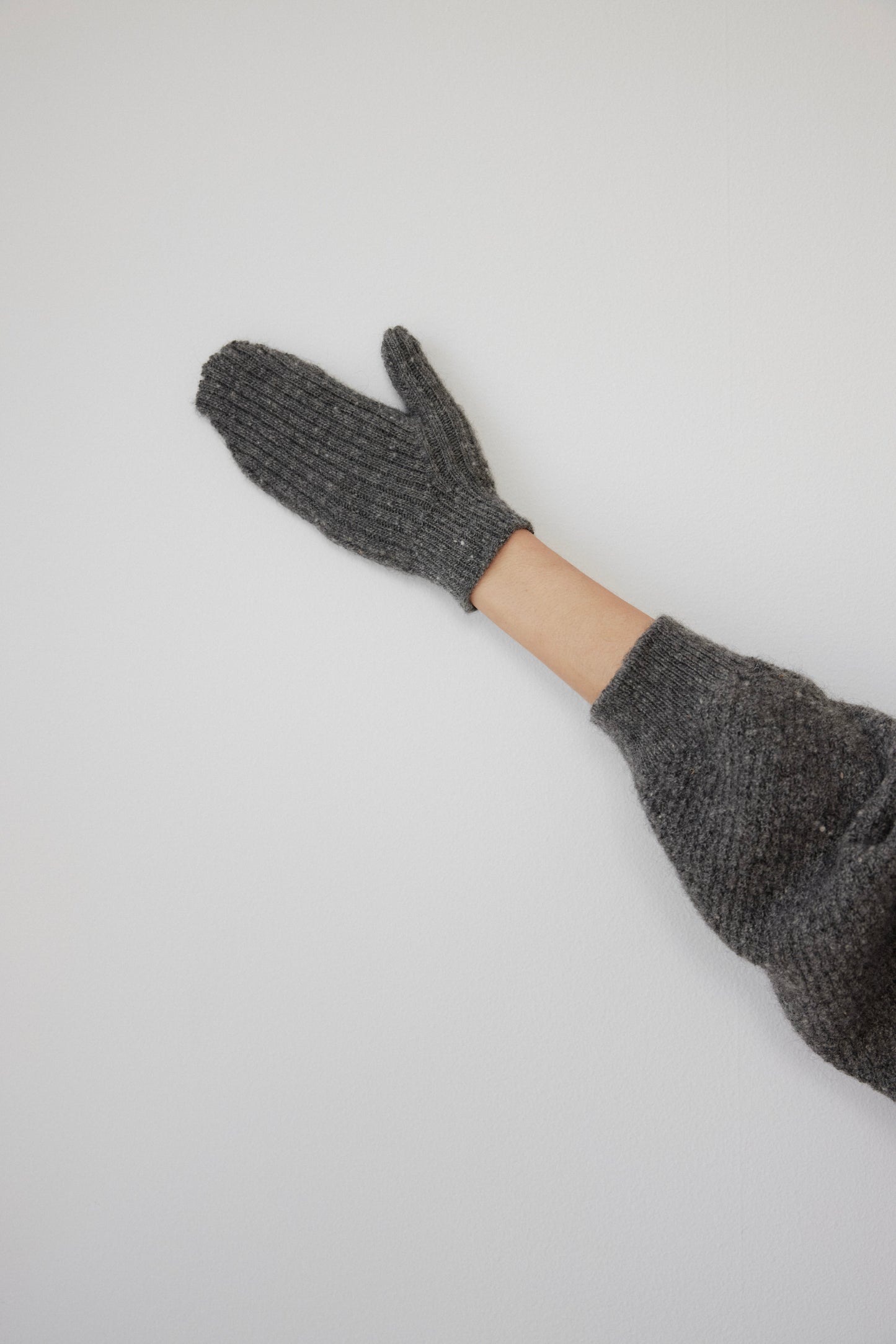 Rib Mitten : Charcoal