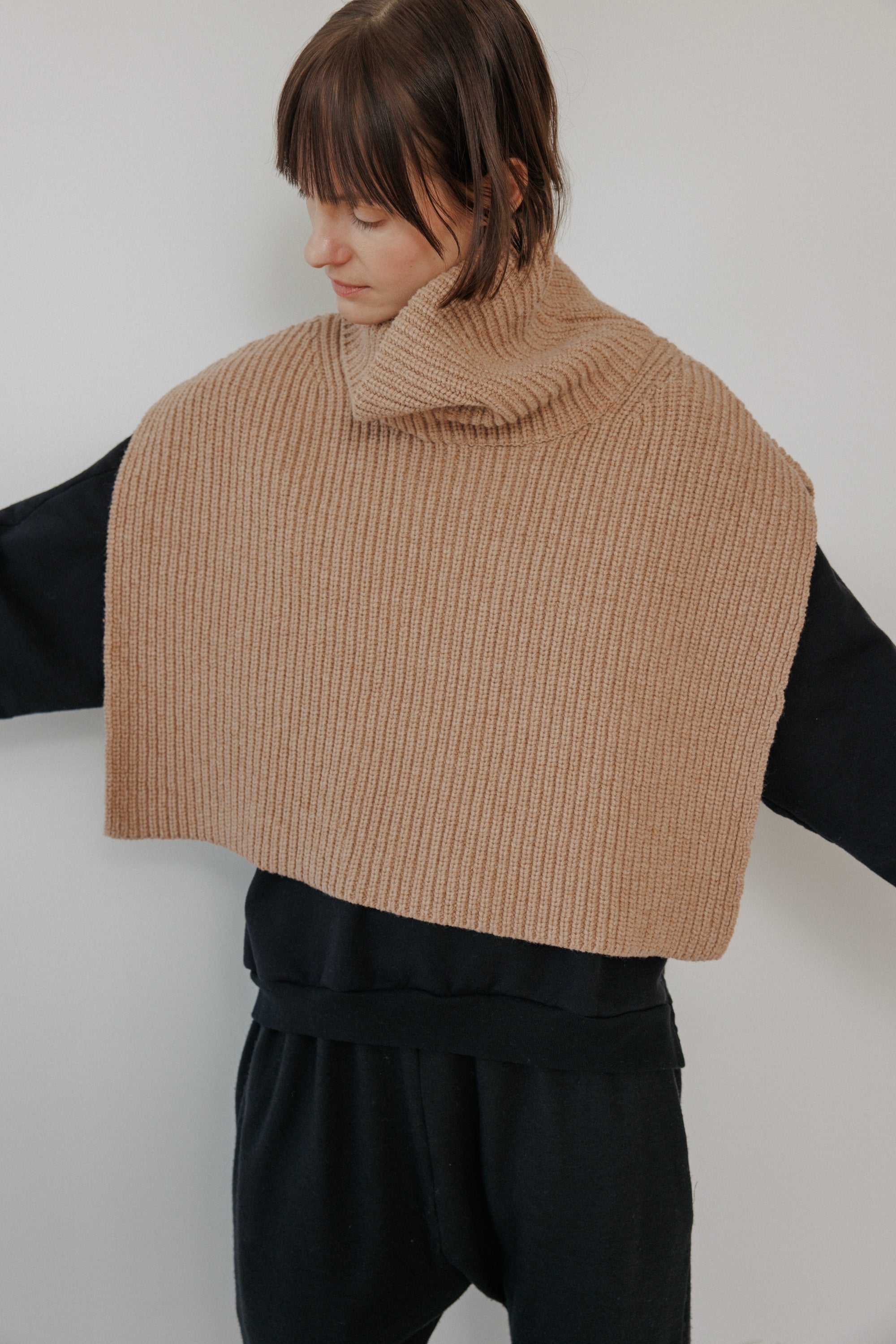 Rib Poncho : Muslin
