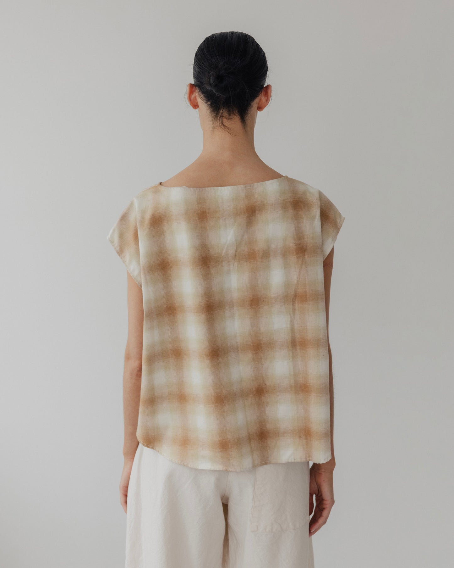 Split Neck Shell : Ombre Plaid